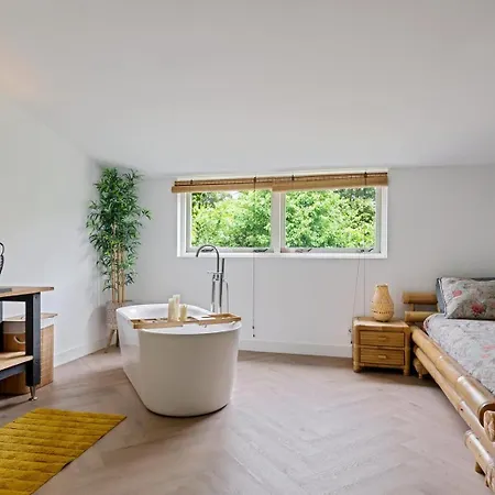 Bamboe Met Ligbad En Gratis Parkeren * Bentveld